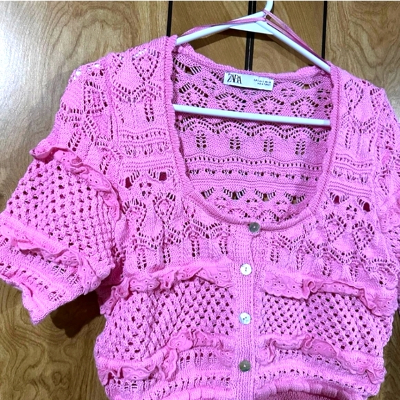 (S)🆕️🚨🎀Zara Pretty In Pink🎀🚨 Frilly Crochet Knit Crop Cardigan Ptp18"×L17" - Picture 4 of 7